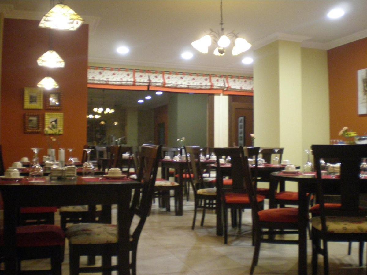 拉卡瑟纳兰祖特古伊酒店 里瓦德奥 外观 照片